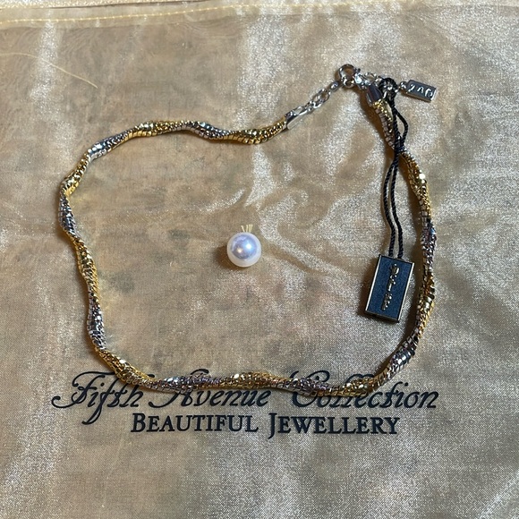 “Nice curves” - Picture 1 of 2